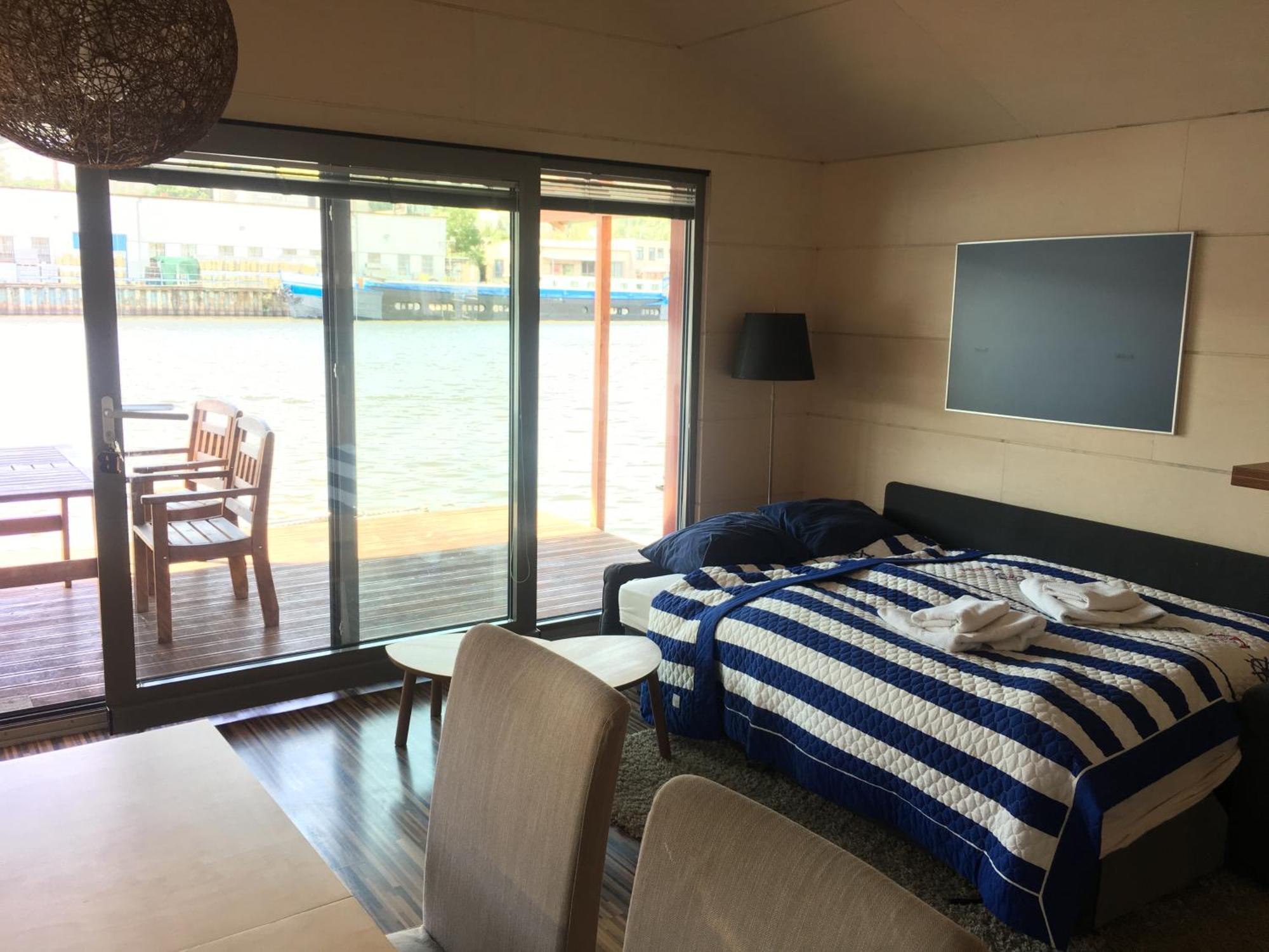 Botel Houseboat Benjamin - Houseboats Benjamin & Franklin Prag